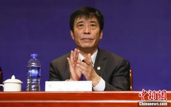 皇太子争选太子妃，兰心本有所爱，却不能不进到太子府，由于才调出众，深得皇太子和纪淑妃的爱好，兰心被妒忌和架空，在太子府里受尽患难！实在一切诡计都是秀女姚芊芊设计的，姚芊芊是万贵妃的人，本身参选秀女就是为了接近太子，协助万贵妃革除太子，固然她心中也还有所爱，但不能不往争选太子妃，革除一切阻碍本身当上太子妃的秀女。姚芊芊谗谄兰心通奸，差点害的兰心被赐死，关头时刻兰心被梅儿所救。几往后发布太子妃人选之时，纪淑妃为了保全年夜局，仍是让姚芊芊当上了太子妃，姚芊芊十分疾苦心里挣扎，兰心、梅儿、金碧瑶当上侧妃，年夜家各纪念想……。
